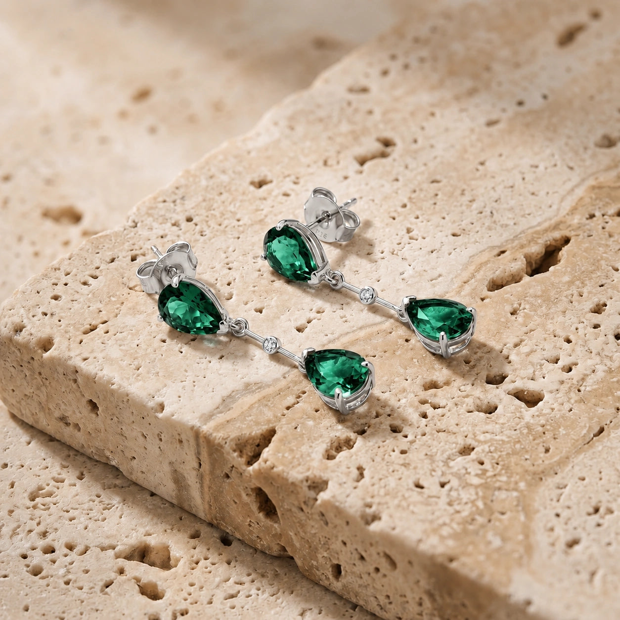 White Gold Heritage Earrings Emerald 10K — Paola