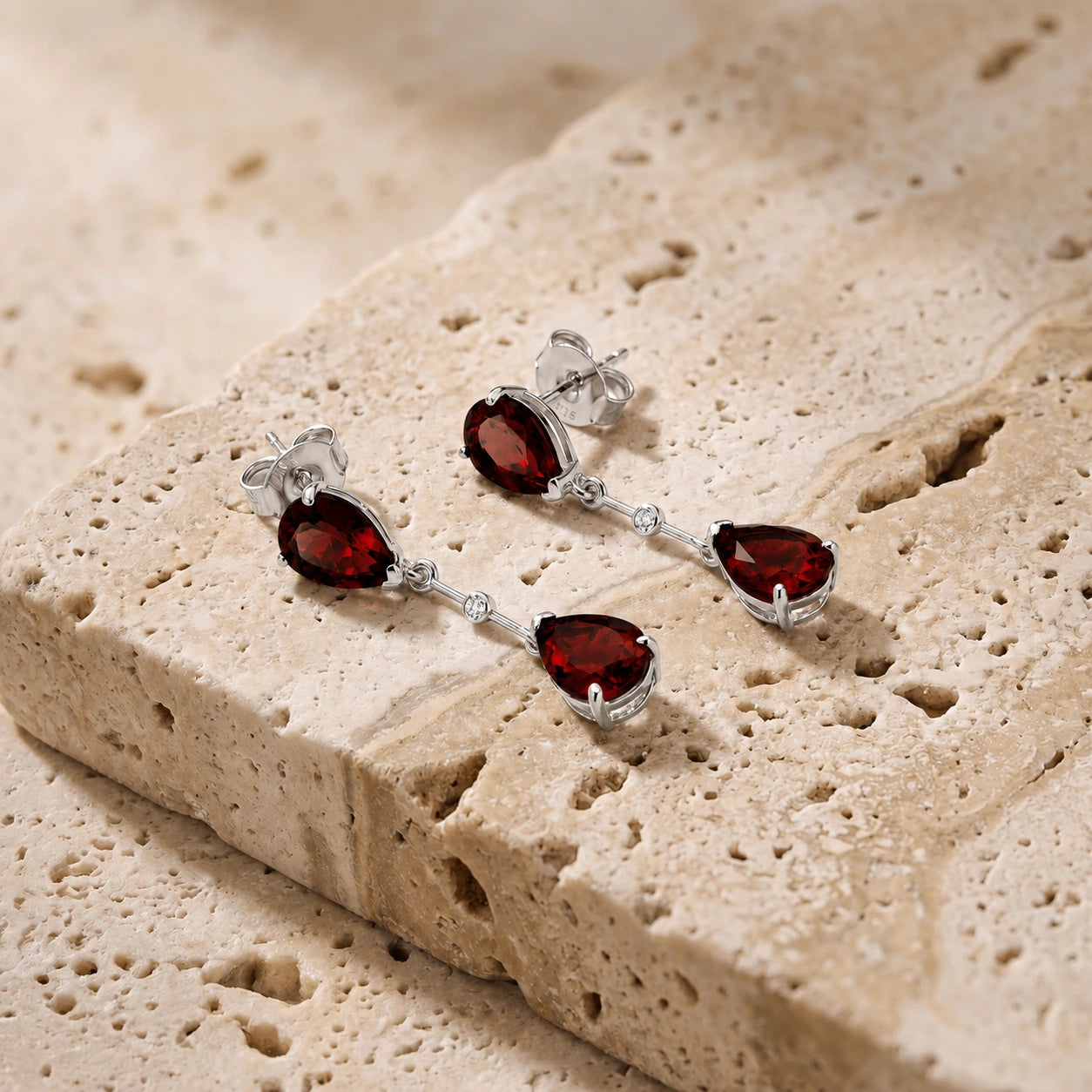 White Gold Heritage Earrings Garnet 10K — Paola