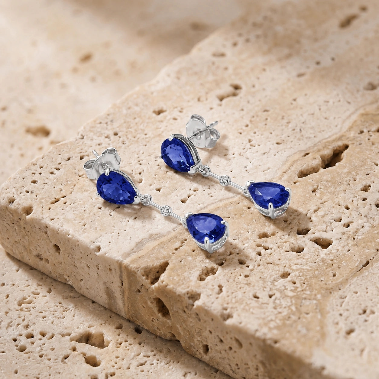 White Gold Heritage Earrings Sapphire 10K — Paola
