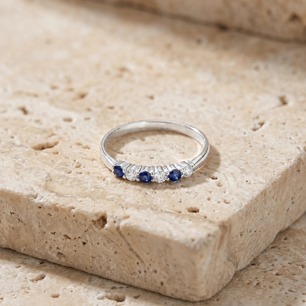 White Gold Ring Sapphire 10K — Paola