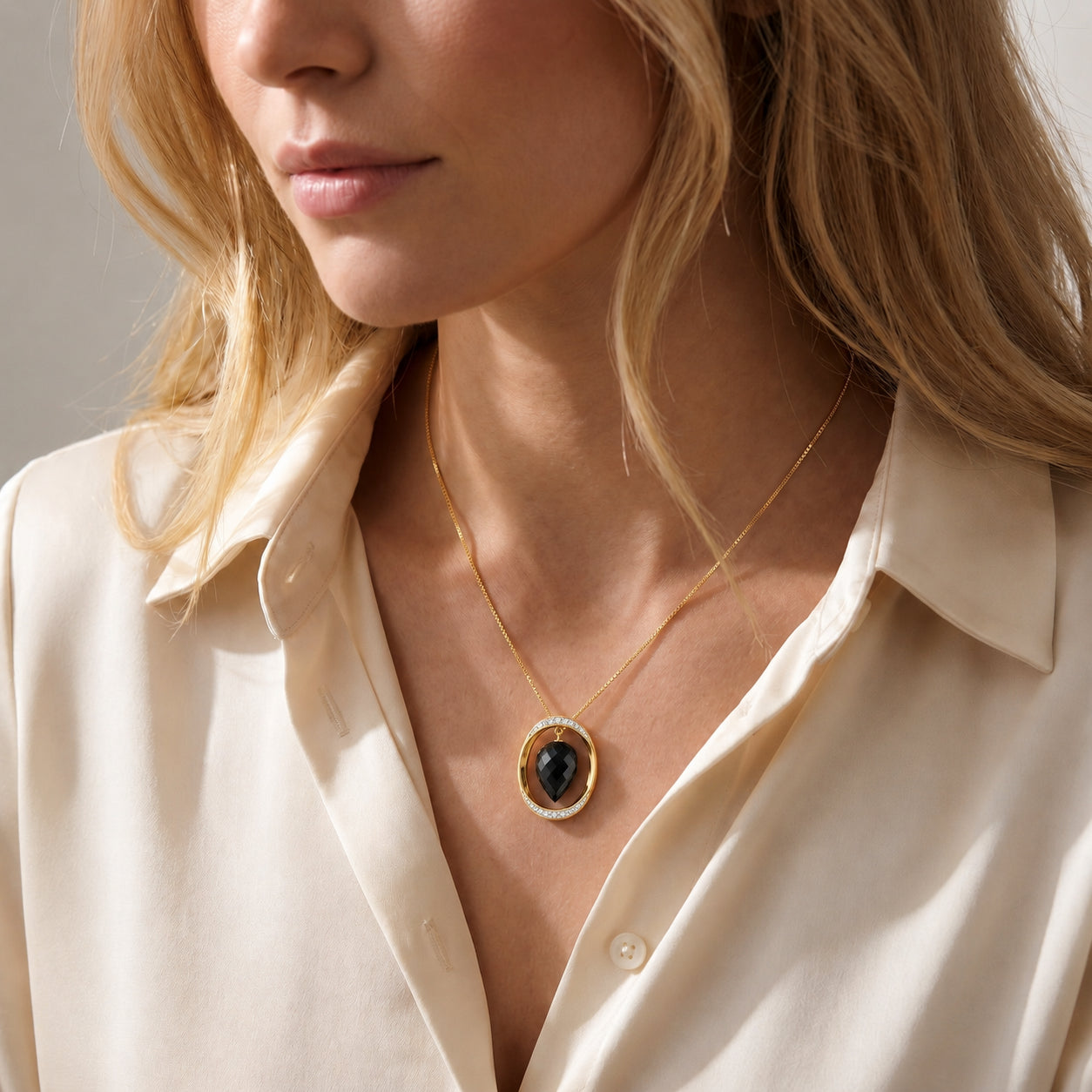Yellow Gold Pendant Necklace Blue Topaz 10K — Tecla