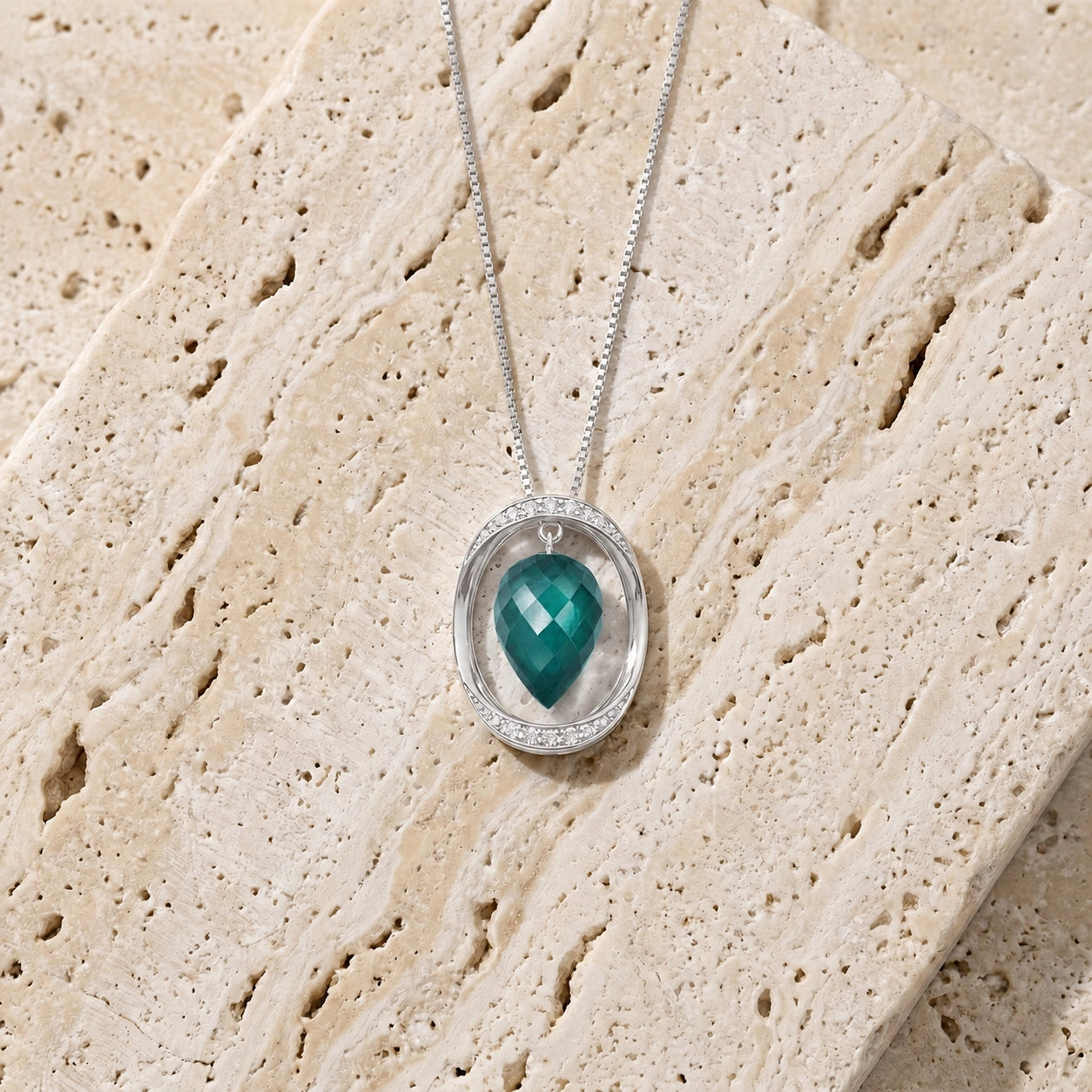 White Gold Pendant Necklace Green Sapphire 10K — Tecla