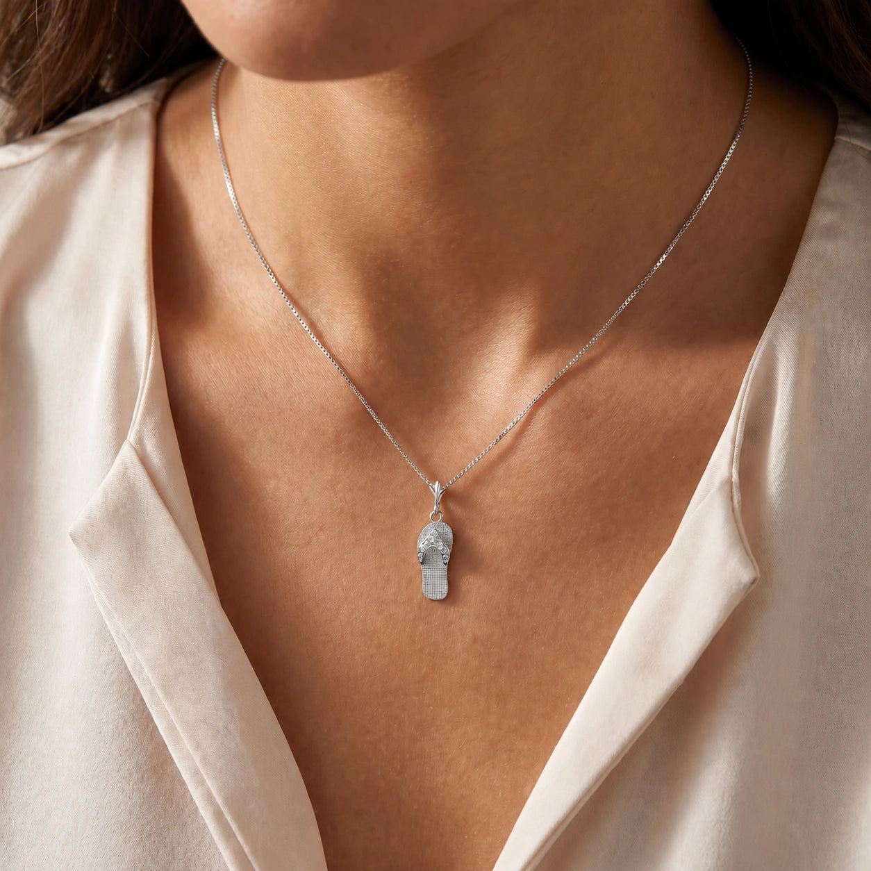 White Gold Grace Pendant Necklace Diamond 10K — Giuditta