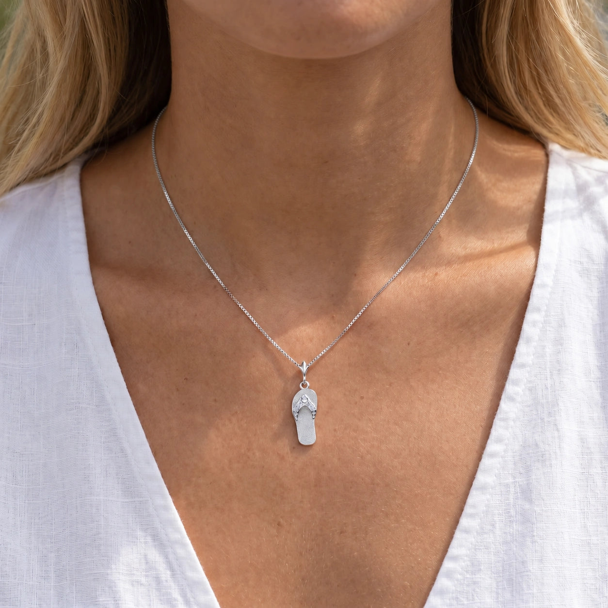 White Gold Grace Pendant Necklace Diamond 10K — Giuditta
