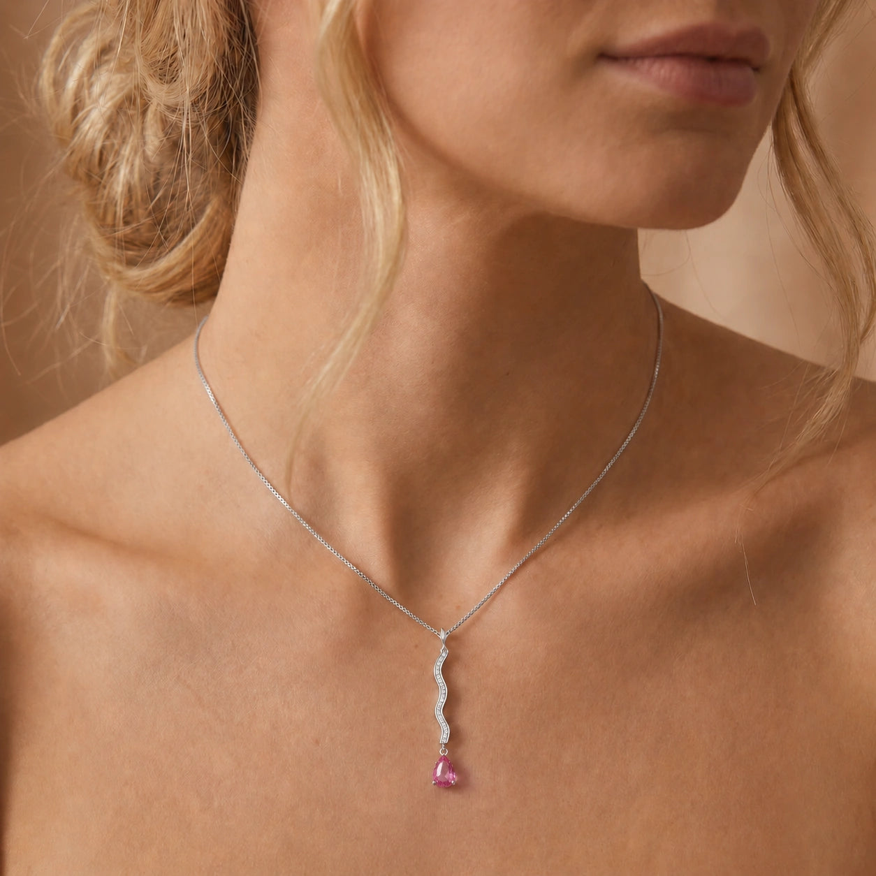 White Gold Heritage Necklace Pink Topaz 10K — Aurora