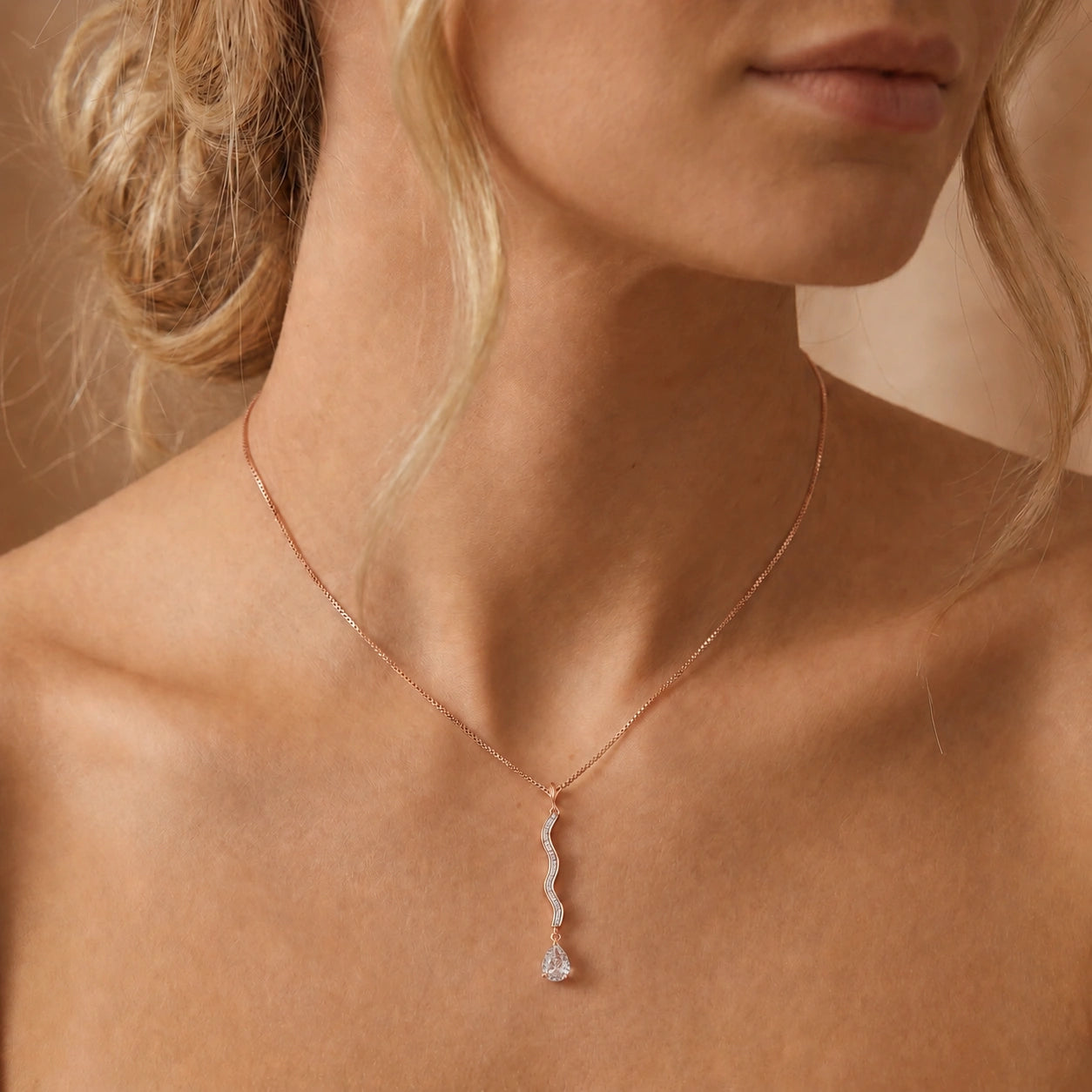 Rose Gold Heritage Necklace White Topaz 10K — Aurora