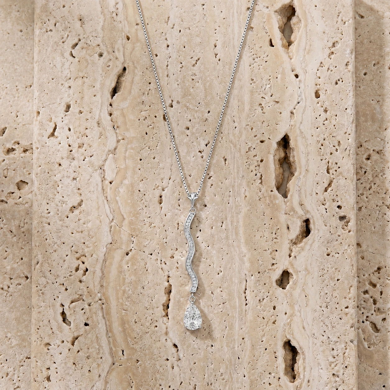 White Gold Heritage Necklace White Topaz 10K — Aurora