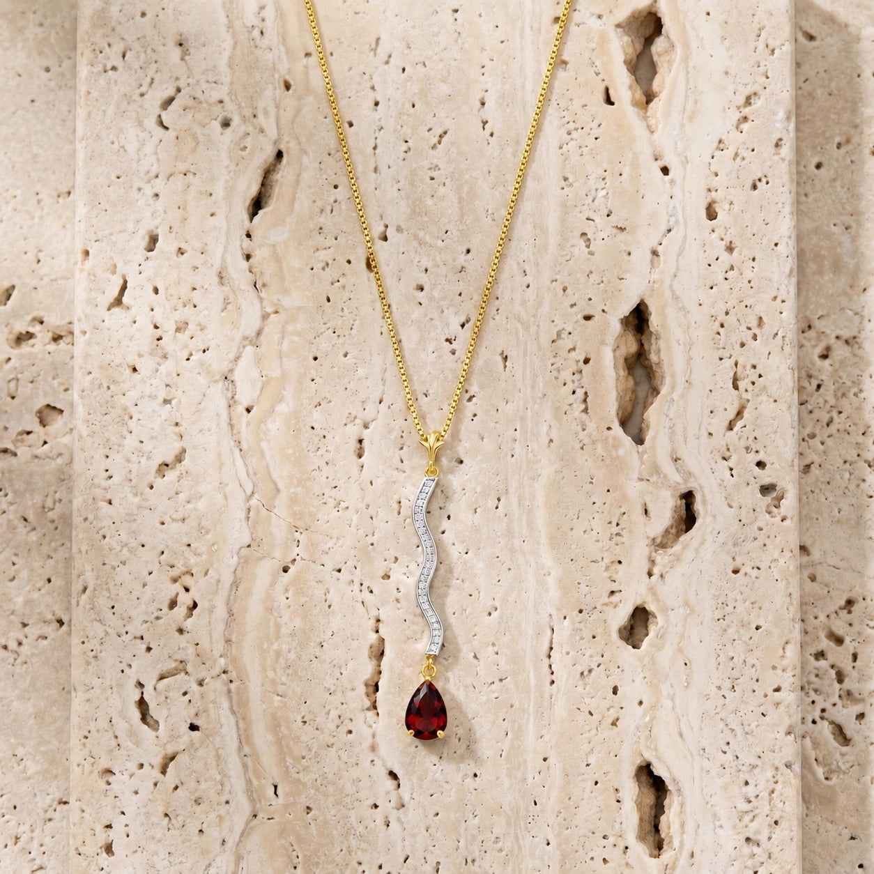 Yellow Gold Heritage Necklace Garnet 10K — Aurora