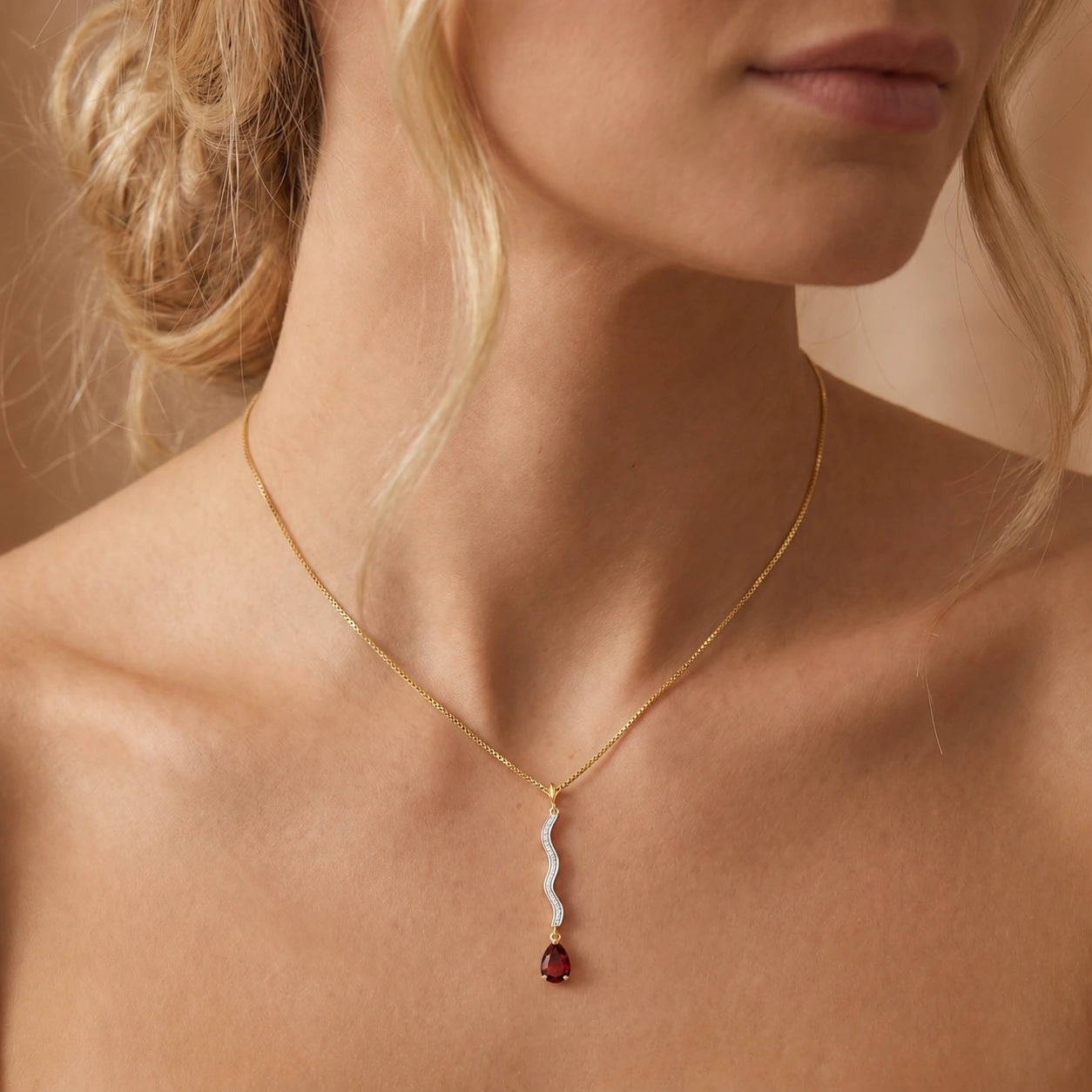 Yellow Gold Heritage Necklace Garnet 10K — Aurora