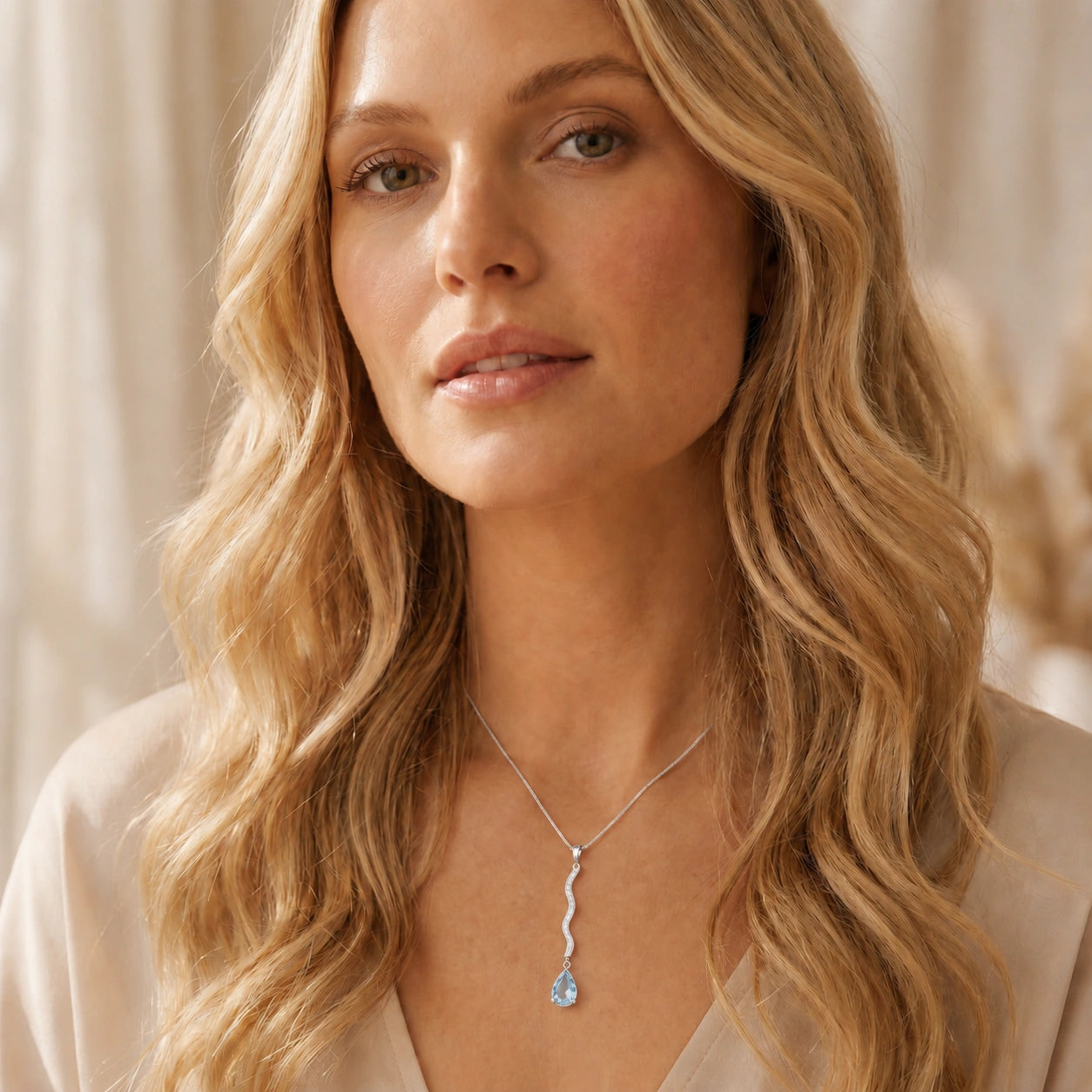 White Gold Heritage Necklace Aquamarine 10K — Aurora