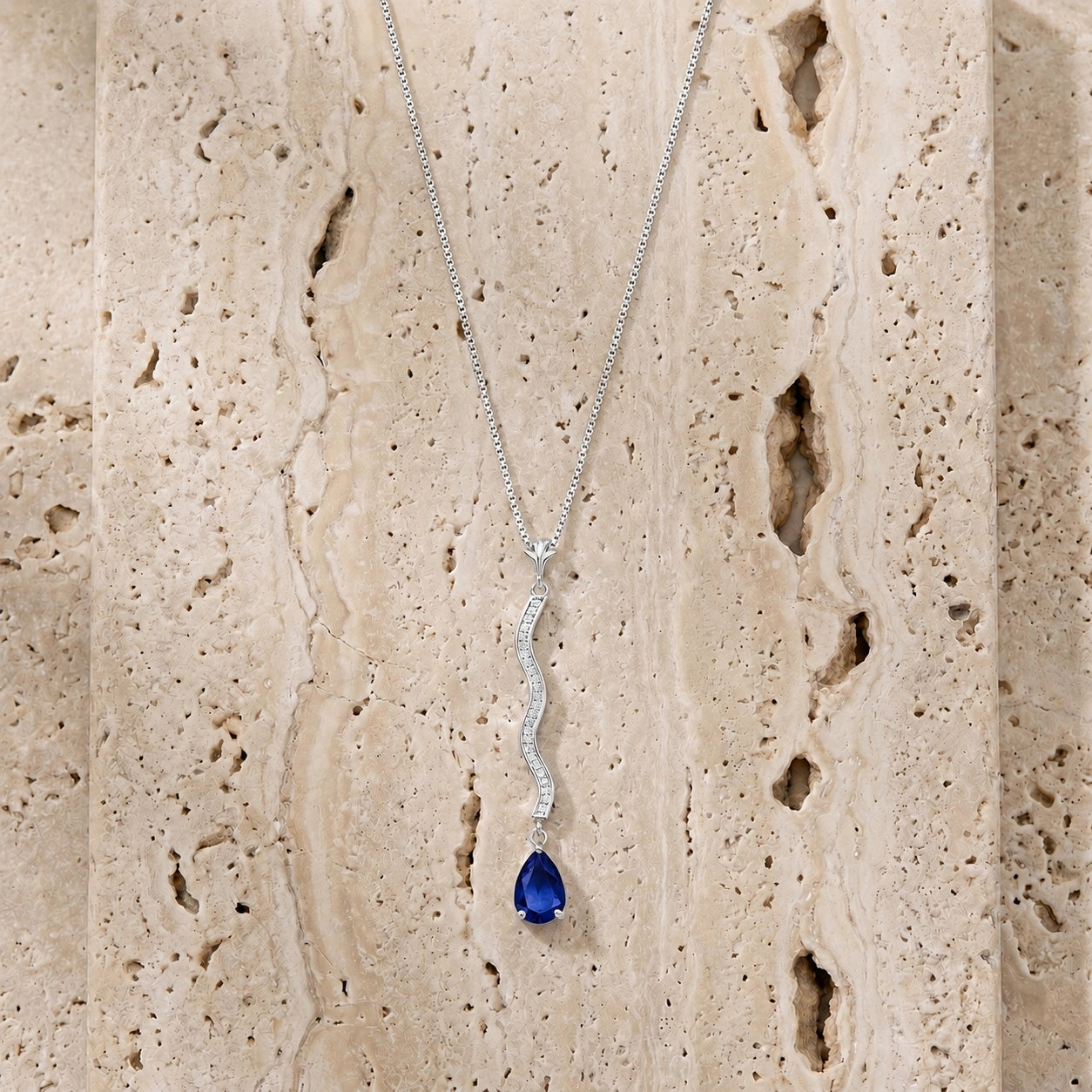 White Gold Heritage Necklace Sapphire 10K — Aurora