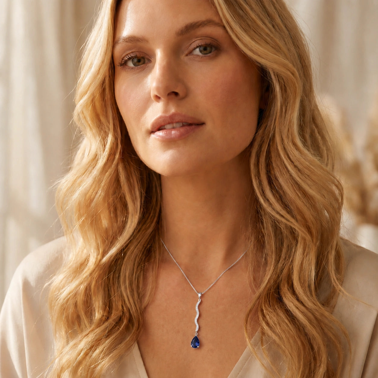 White Gold Heritage Necklace Sapphire 10K — Aurora