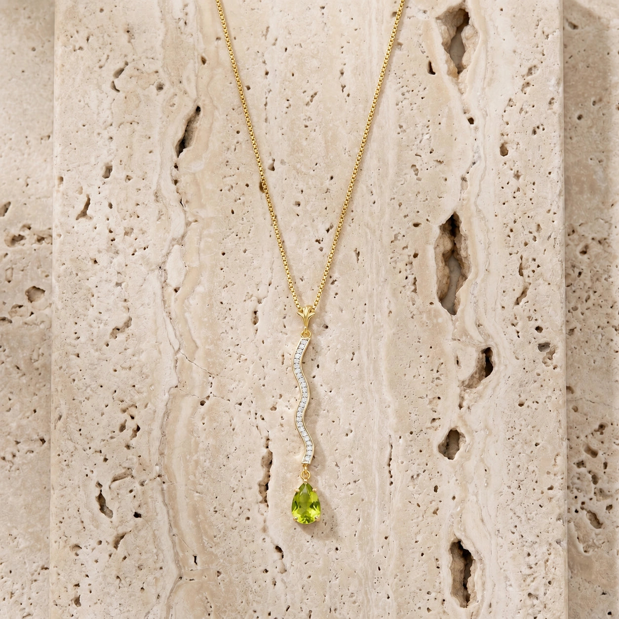 Yellow Gold Heritage Necklace Peridot 10K — Aurora