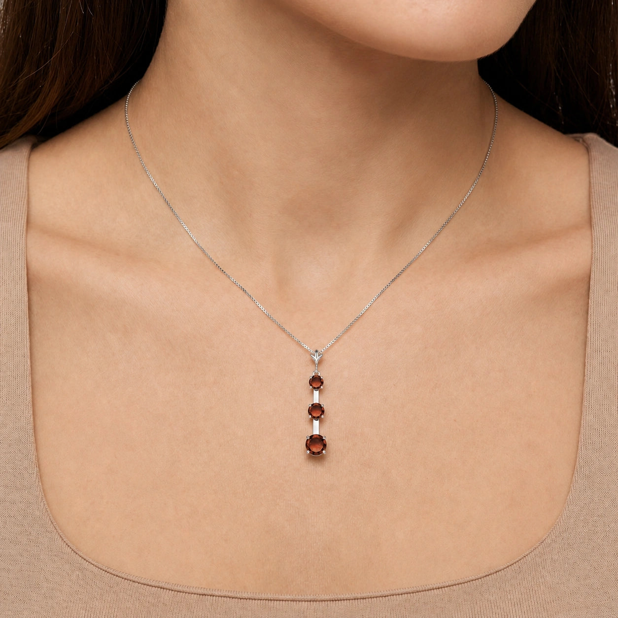 White Gold Garnet — Quintina