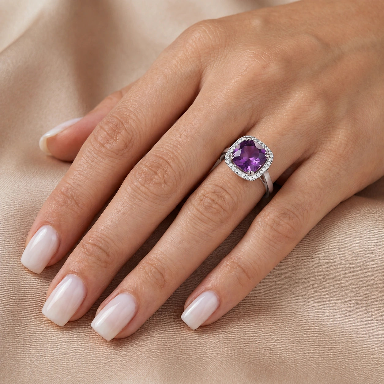 White Gold Amethyst & Diamond — Regina