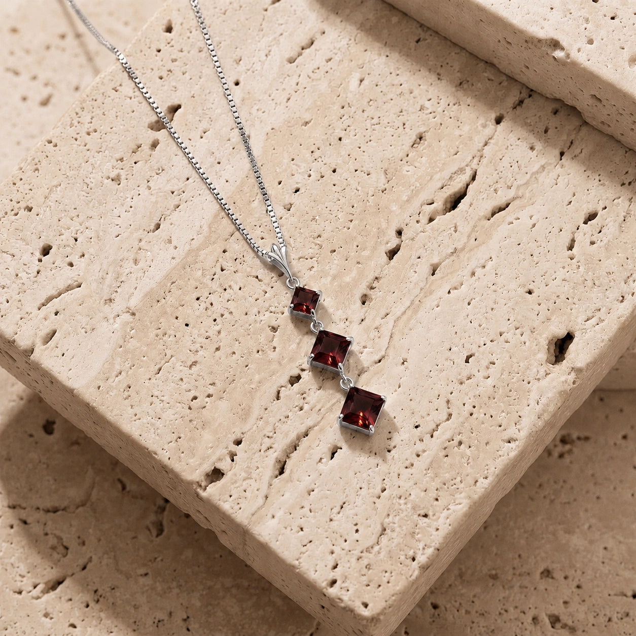 White Gold Garnet — Riccarda