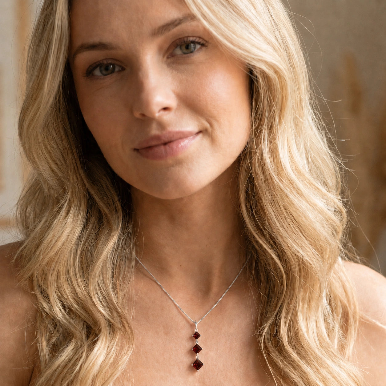 White Gold Garnet — Riccarda