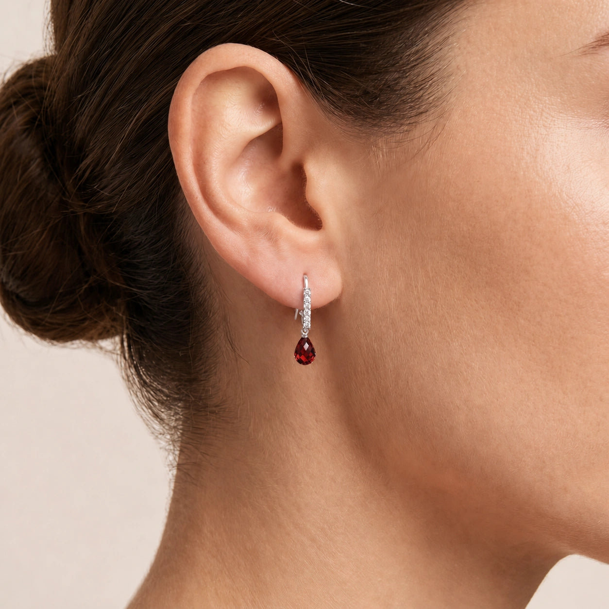 White Gold Diamond & Garnet — Mariagiuliana