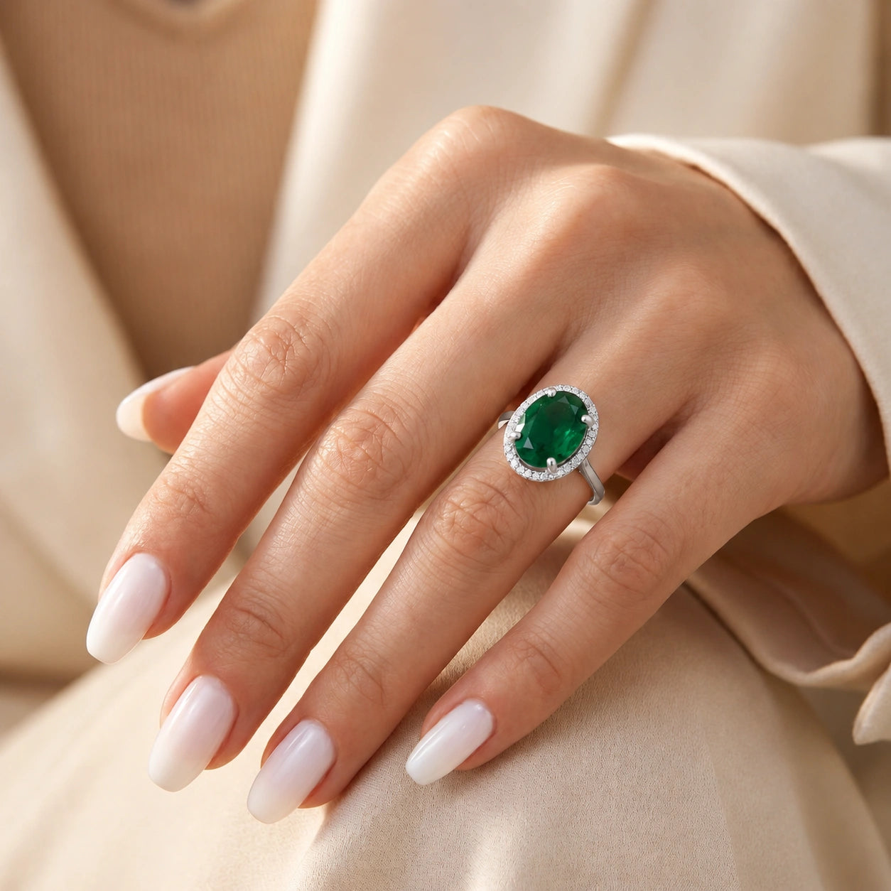 White Gold Emerald & Diamond — Diodata