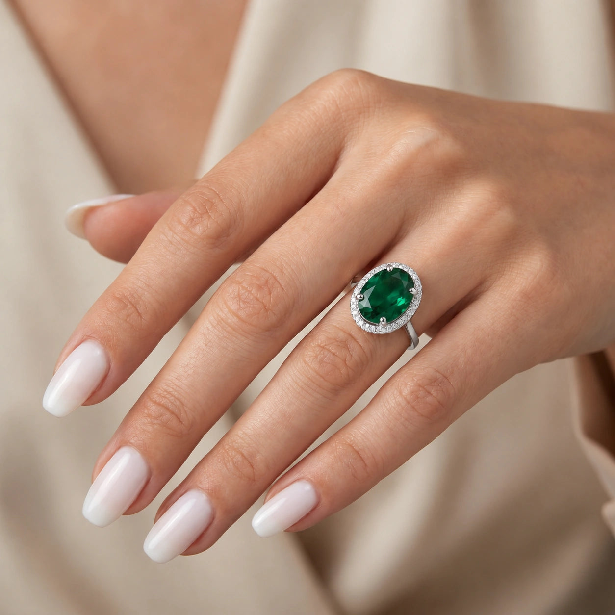 White Gold Emerald & Diamond — Diodata