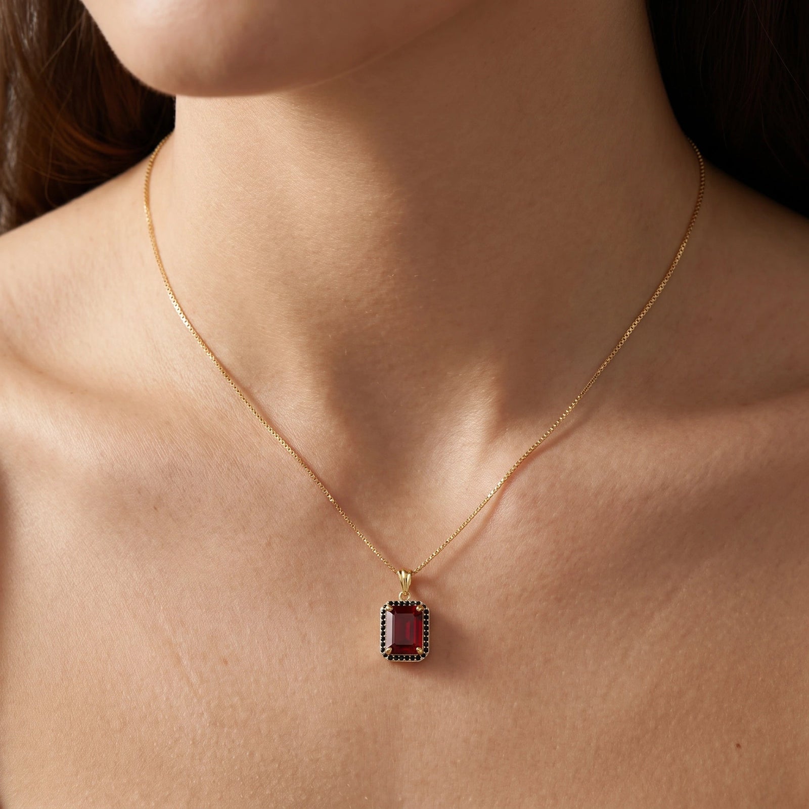 Yellow Gold Pendant Necklace Garnet 10K — Cinzia