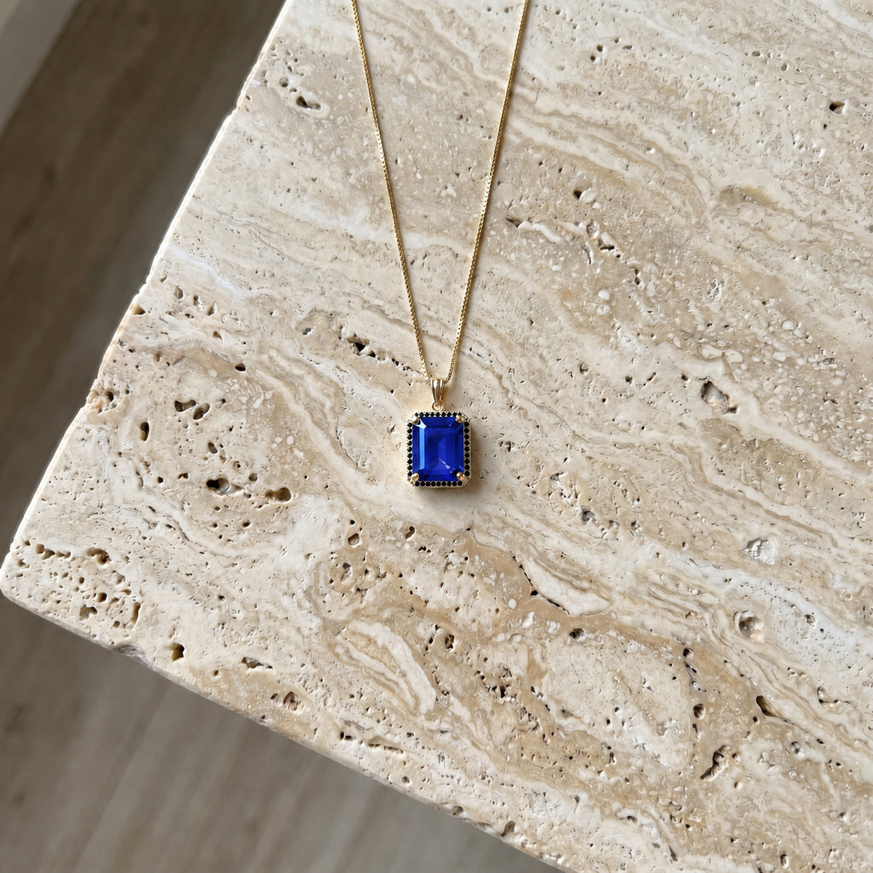 Yellow Gold Pendant Necklace Sapphire 10K — Cinzia