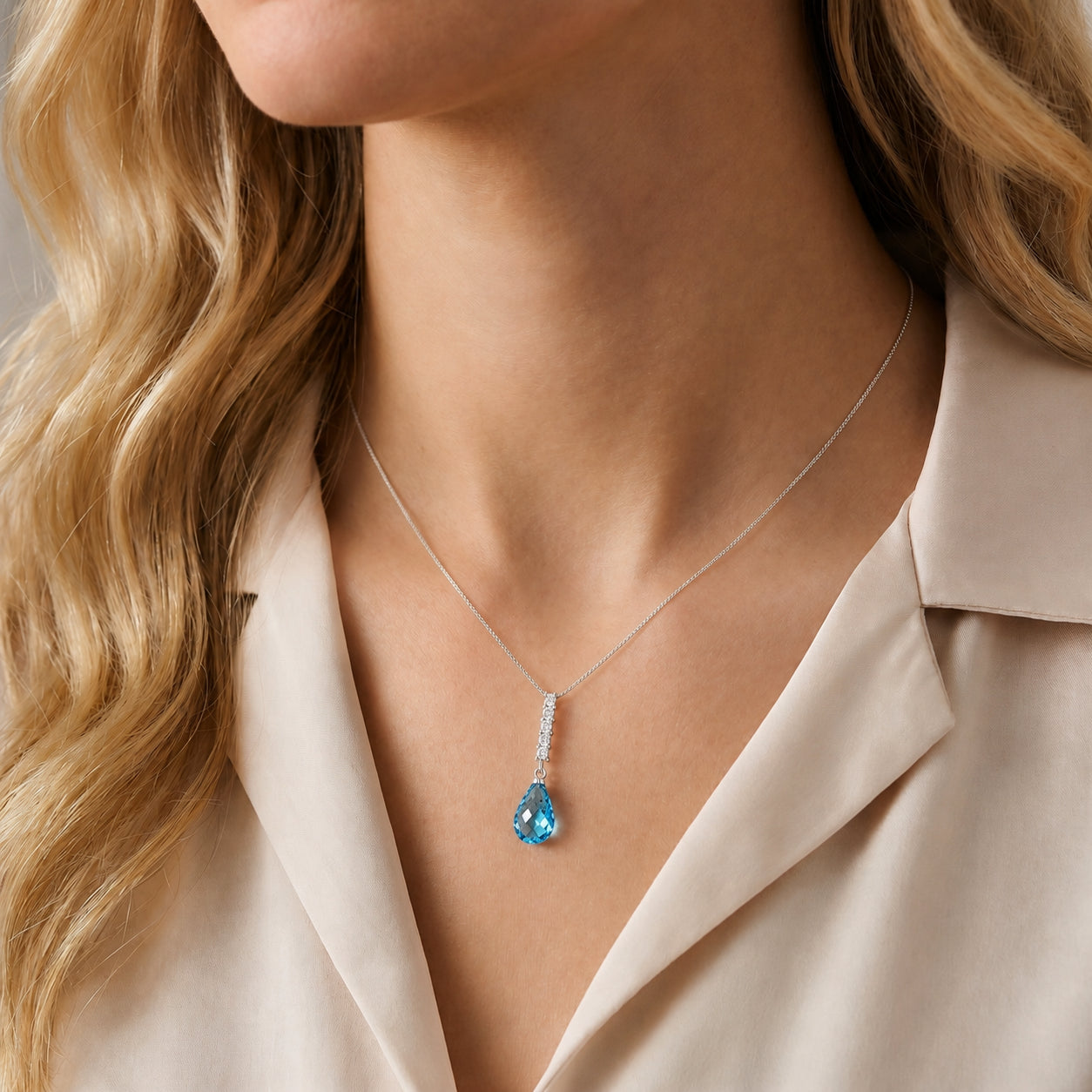 White Gold Pendant Necklace Blue Topaz 10K — Cinzia