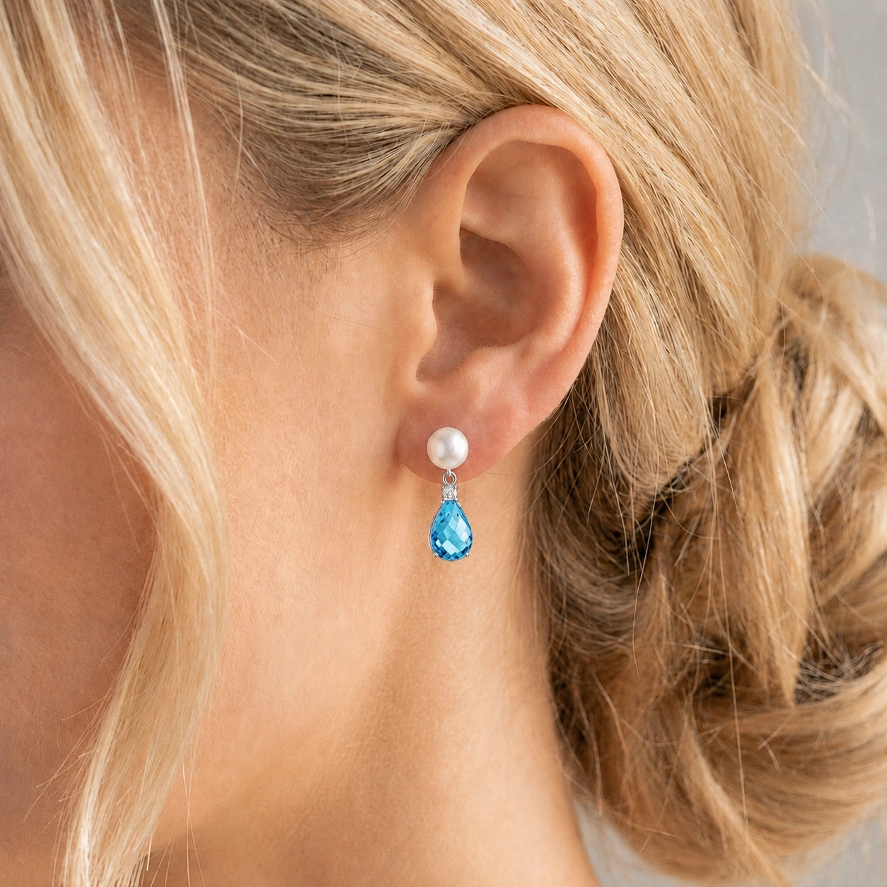 White Gold Blue Topaz & Pearl & Diamond — Rosaflora