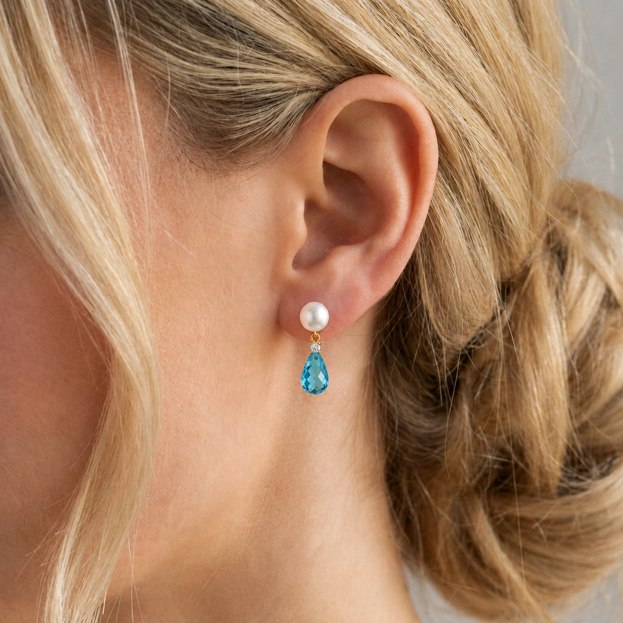 Yellow Gold Blue Topaz & Pearl & Diamond — Rosaflora