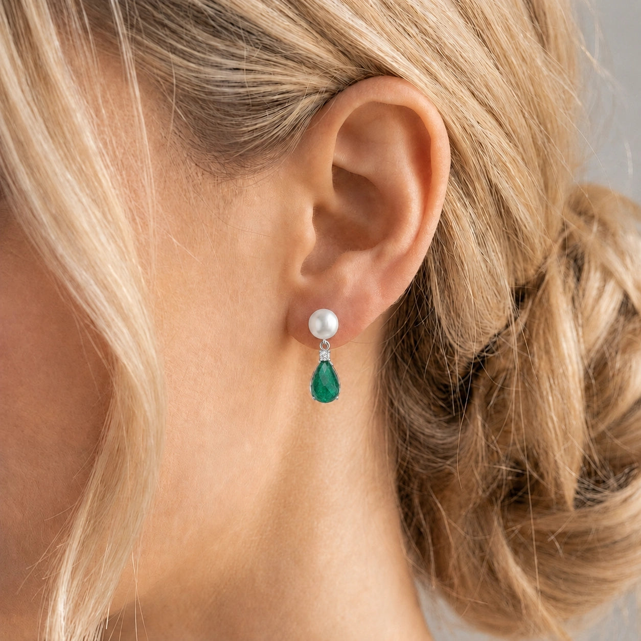 White Gold Emerald & Pearl & Diamond — Rosaflora