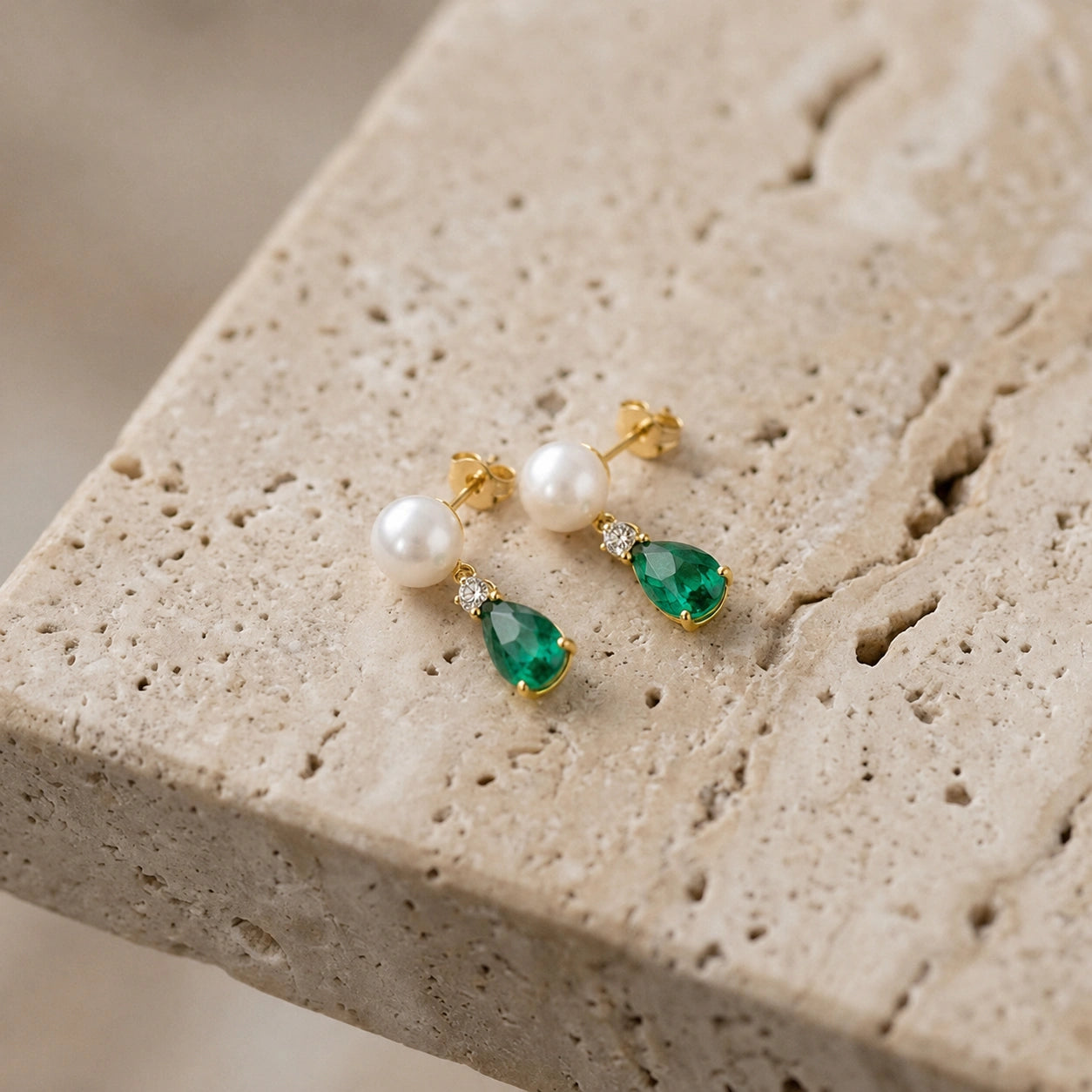 Yellow Gold Emerald & Pearl & Diamond — Rosaflora