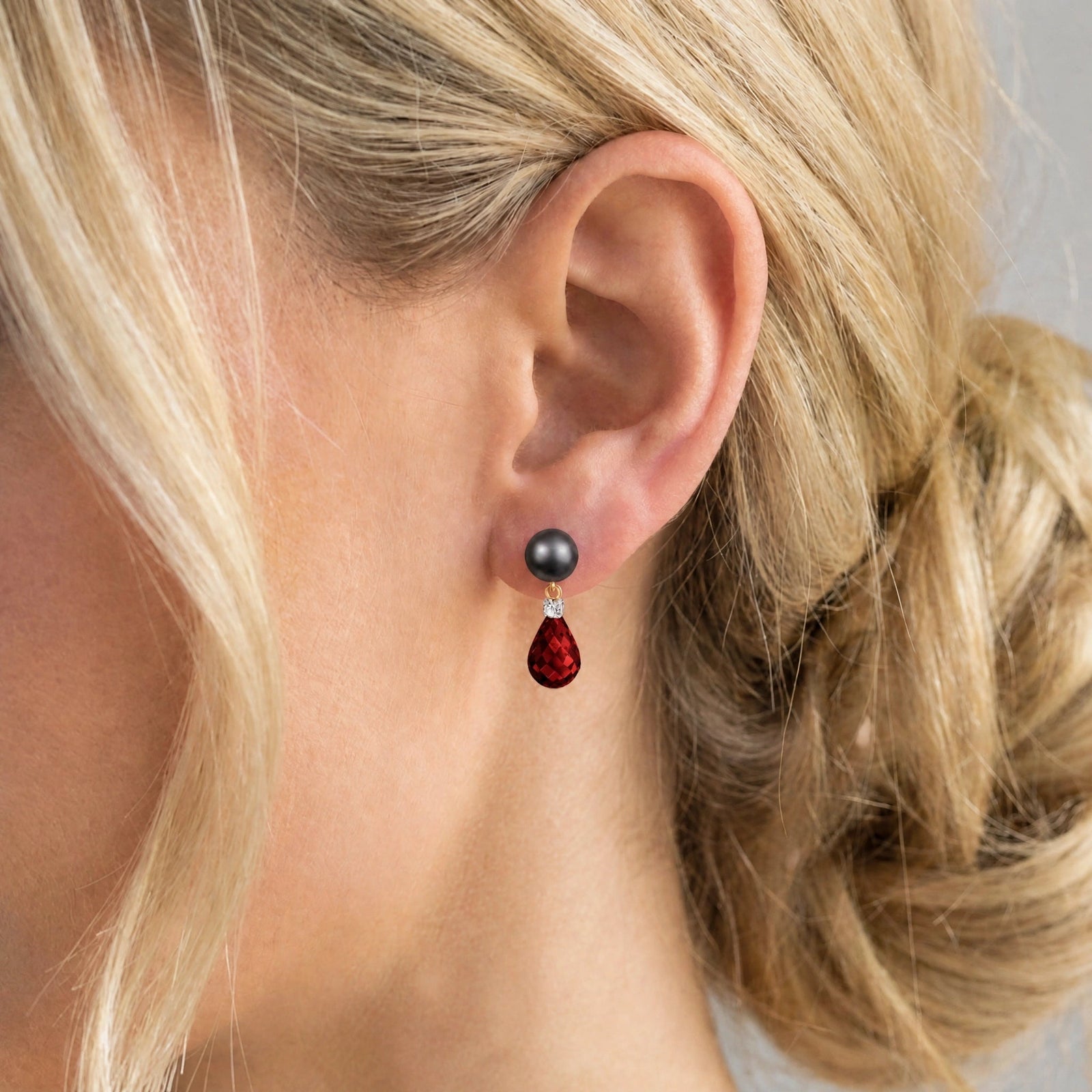 Yellow Gold Garnet & Black Pearl & Diamond — Rosaflora
