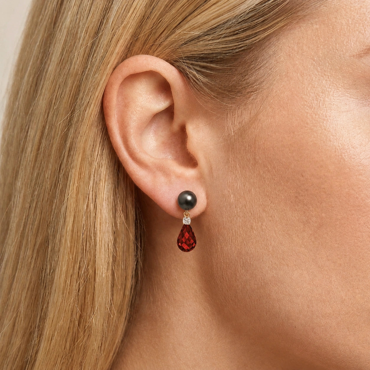 Yellow Gold Garnet & Black Pearl & Diamond — Rosaflora
