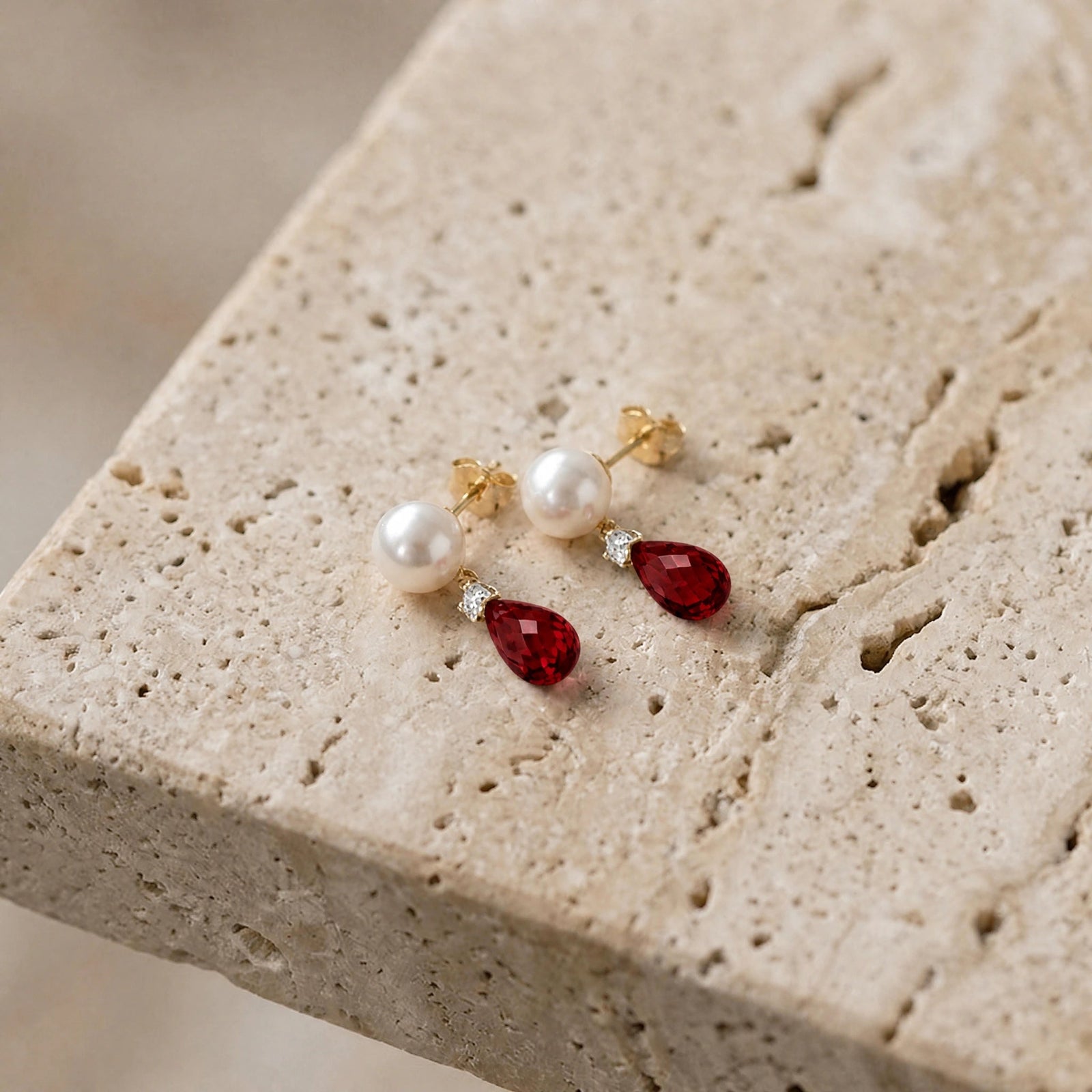 Yellow Gold Garnet & Pearl & Diamond — Rosaflora