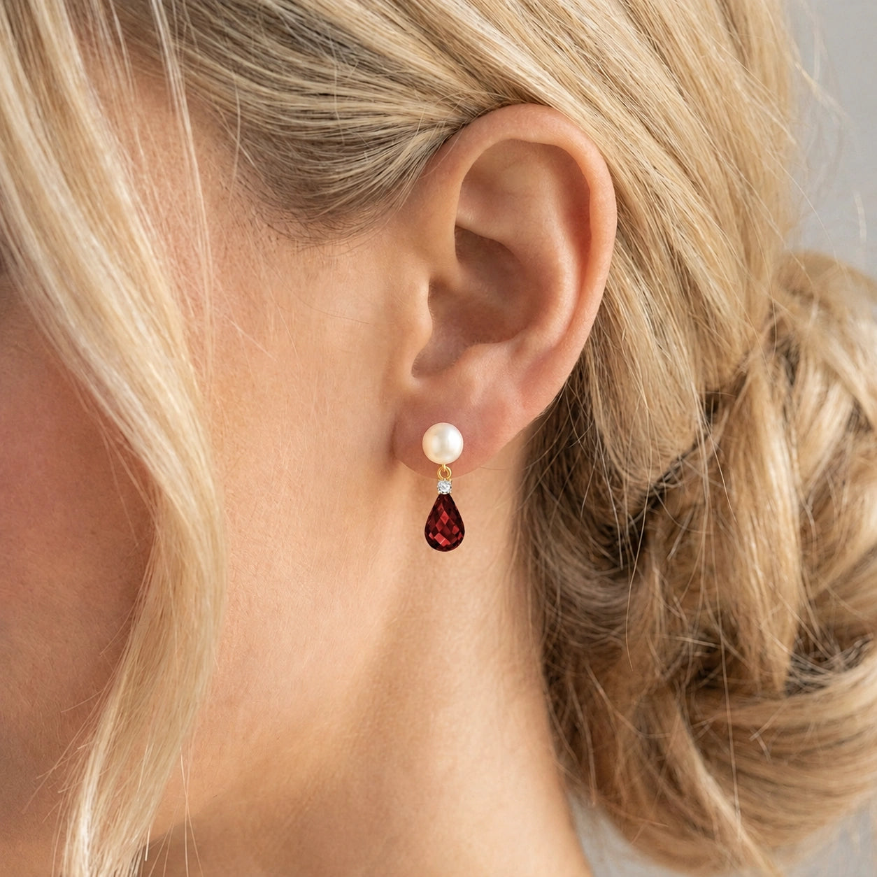 Yellow Gold Garnet & Pearl & Diamond — Rosaflora