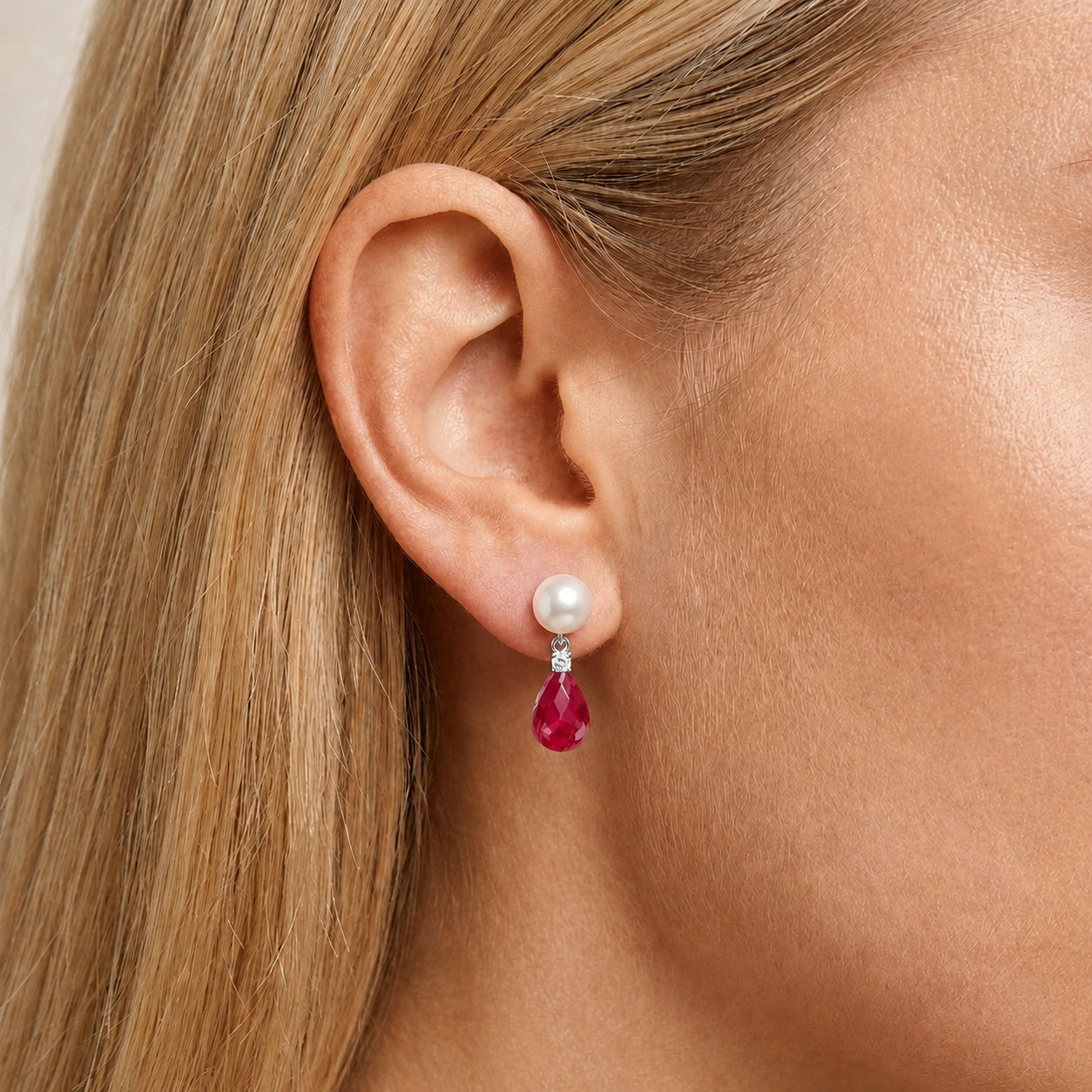 White Gold Ruby & Pearl & Diamond — Rosaflora