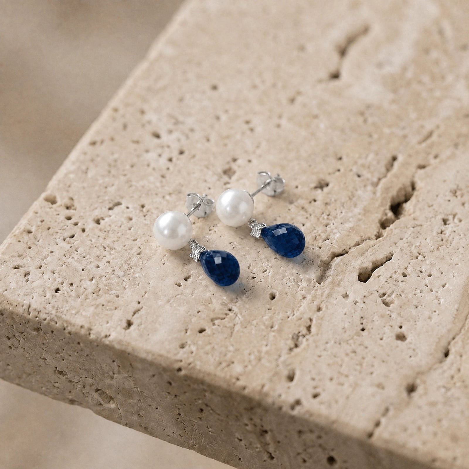 White Gold Sapphire & Pearl & Diamond — Rosaflora