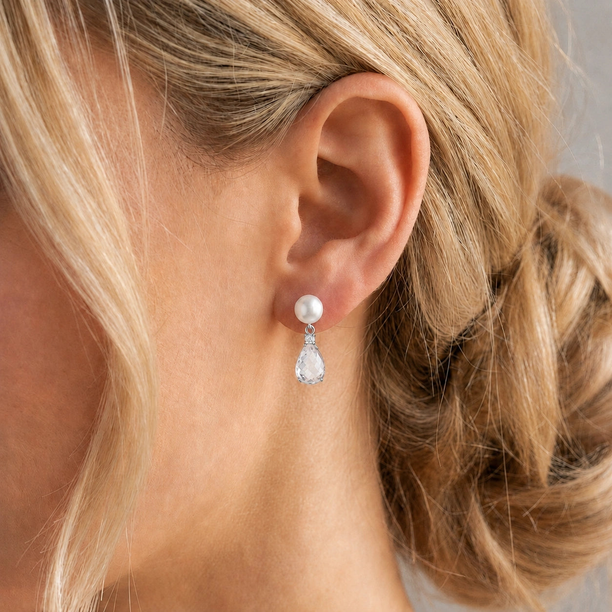 White Gold White Topaz & Pearl & Diamond — Rosaflora