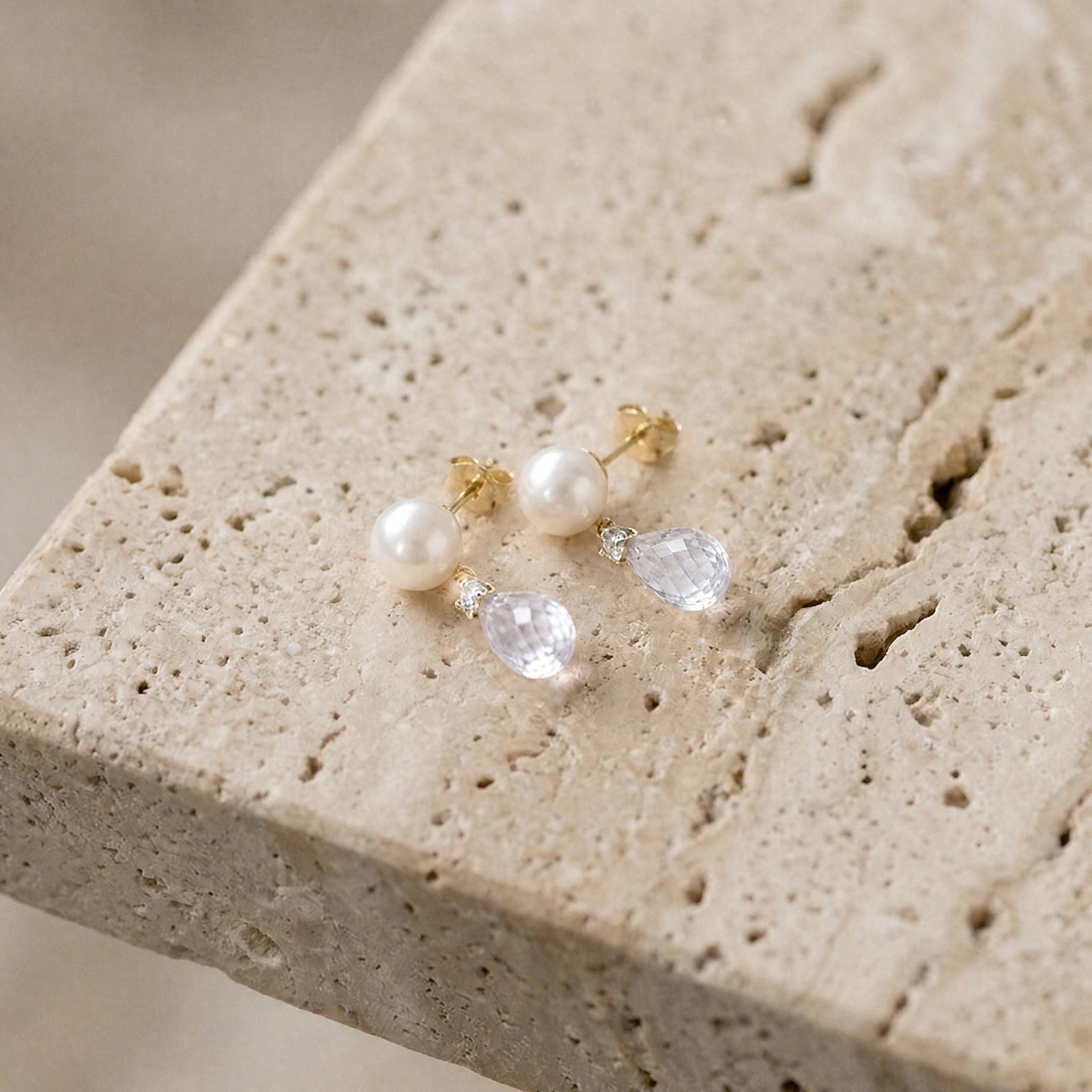 Yellow Gold White Topaz & Pearl & Diamond — Rosaflora