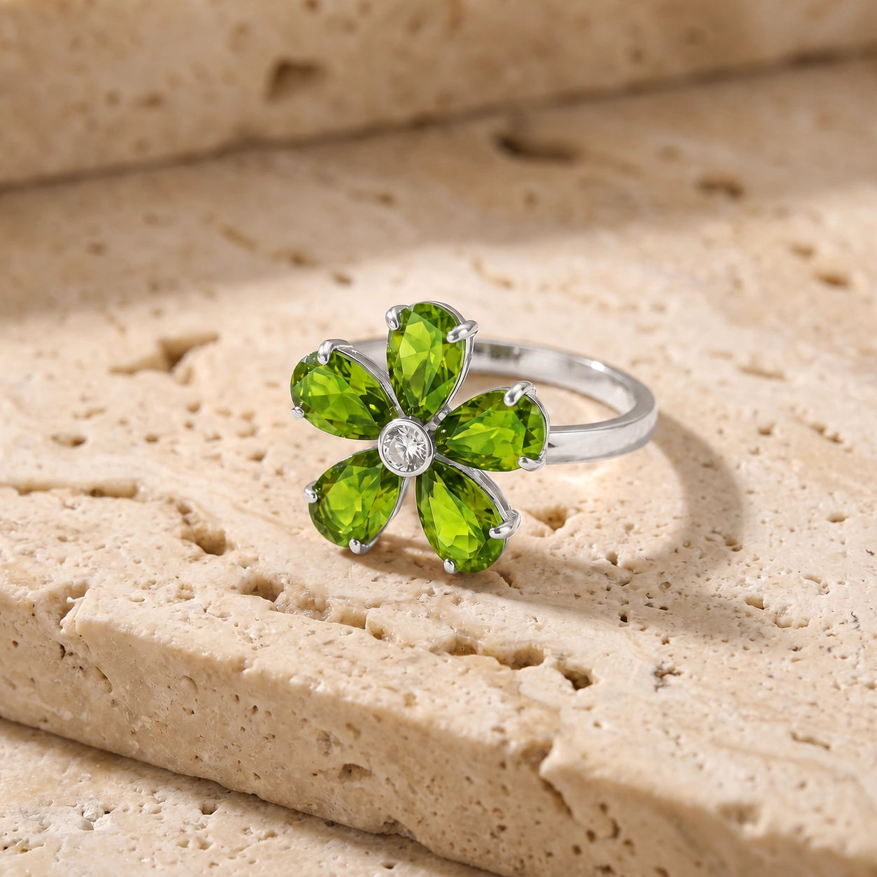 White Gold Ring Peridot 10K — Rosalba