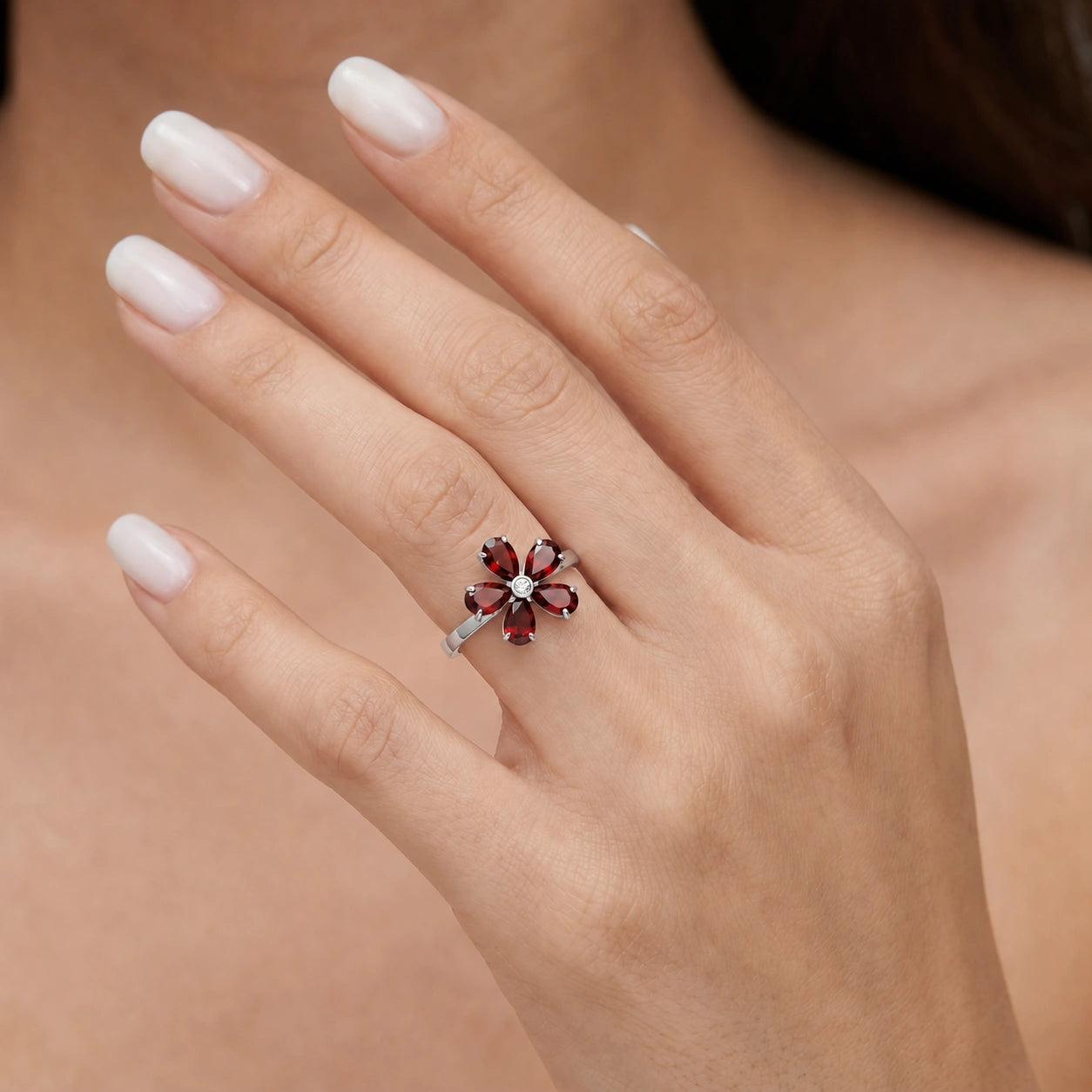White Gold Ring Garnet 10K — Rosalba