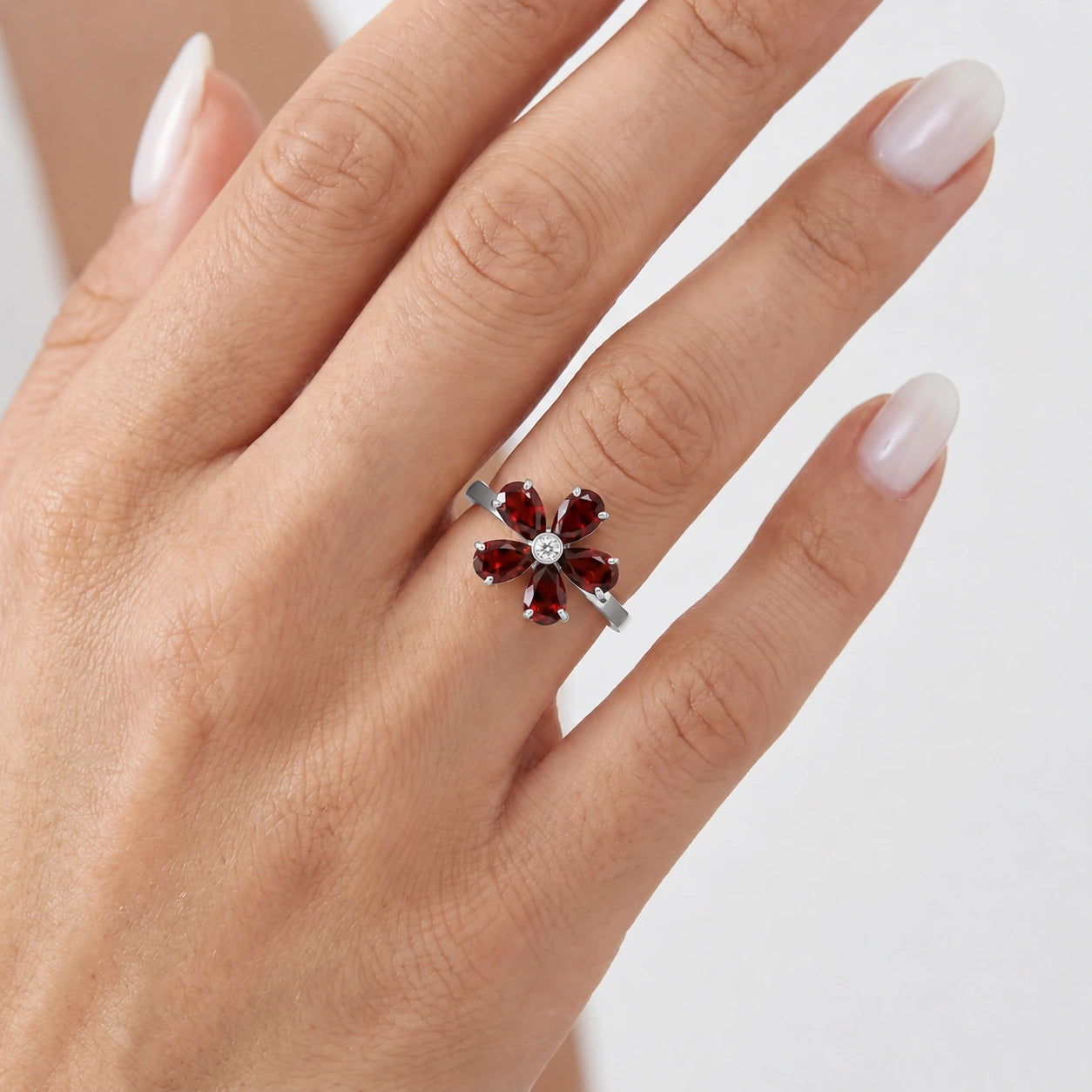 White Gold Ring Garnet 10K — Rosalba