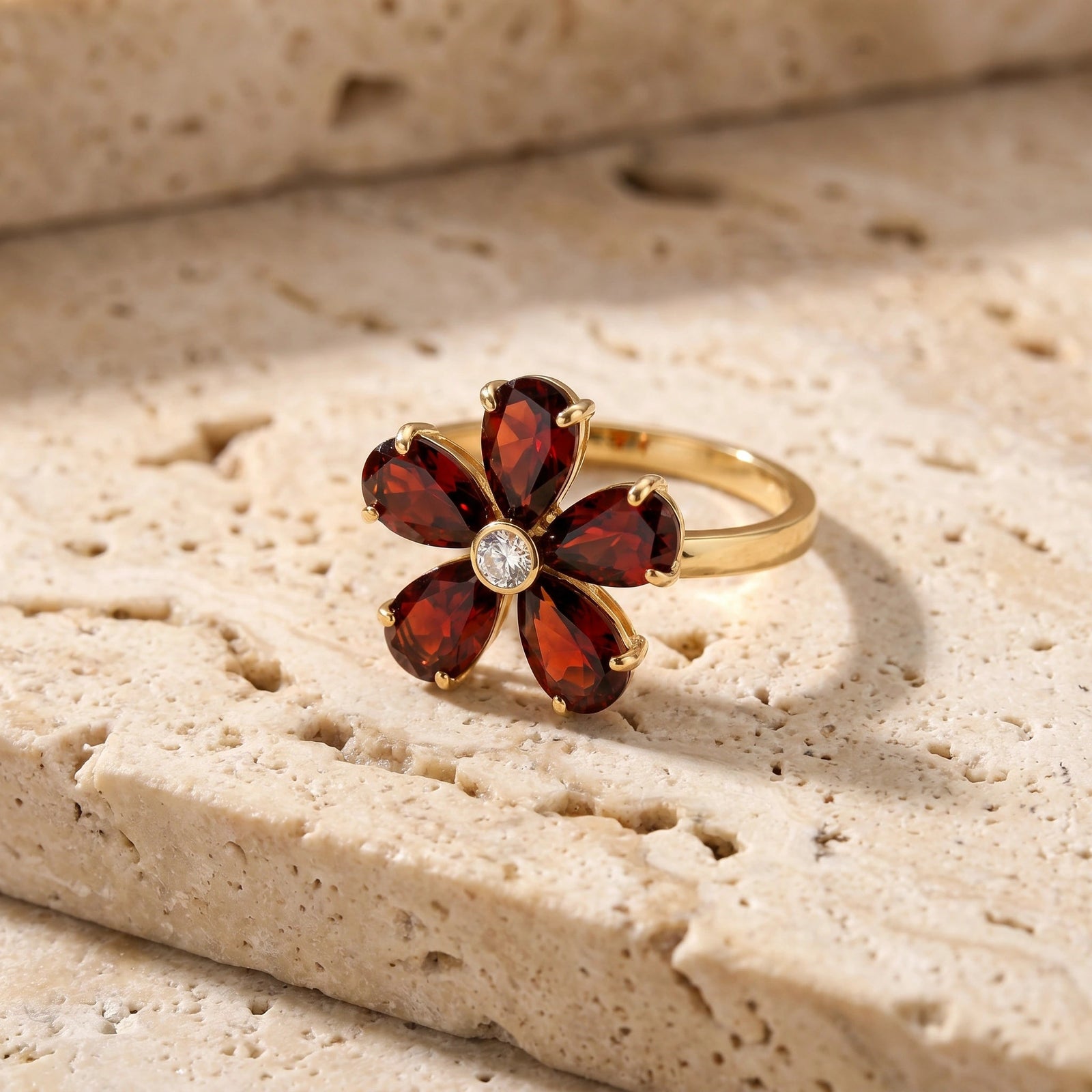 Yellow Gold Ring Garnet 10K — Rosalba