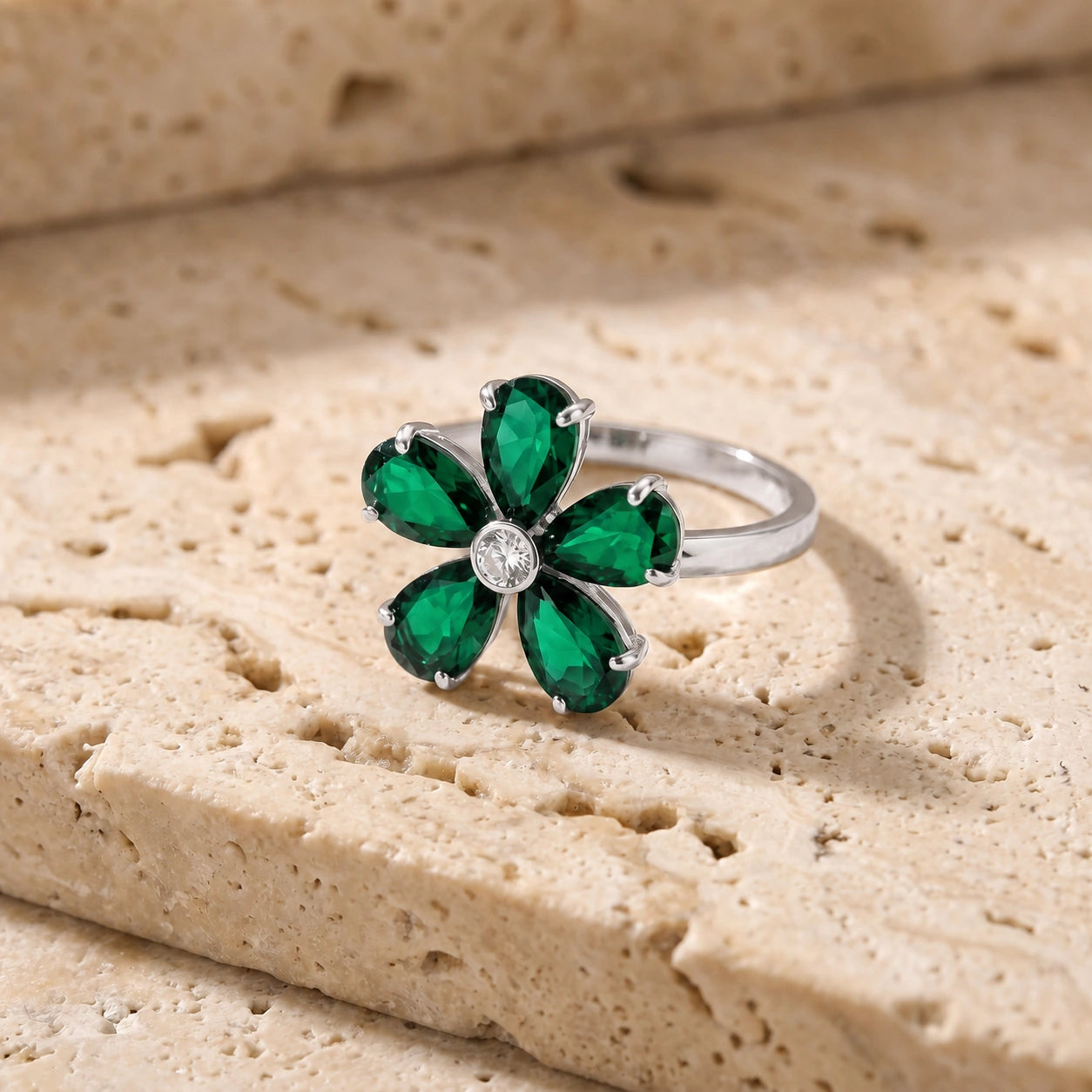 White Gold Ring Emerald 10K — Rosalba