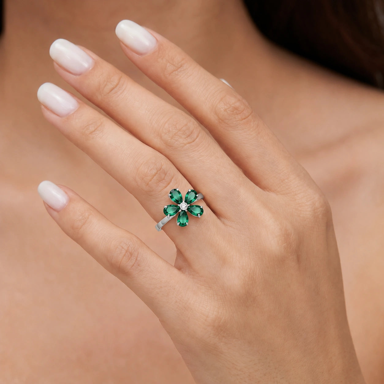 White Gold Ring Emerald 10K — Rosalba