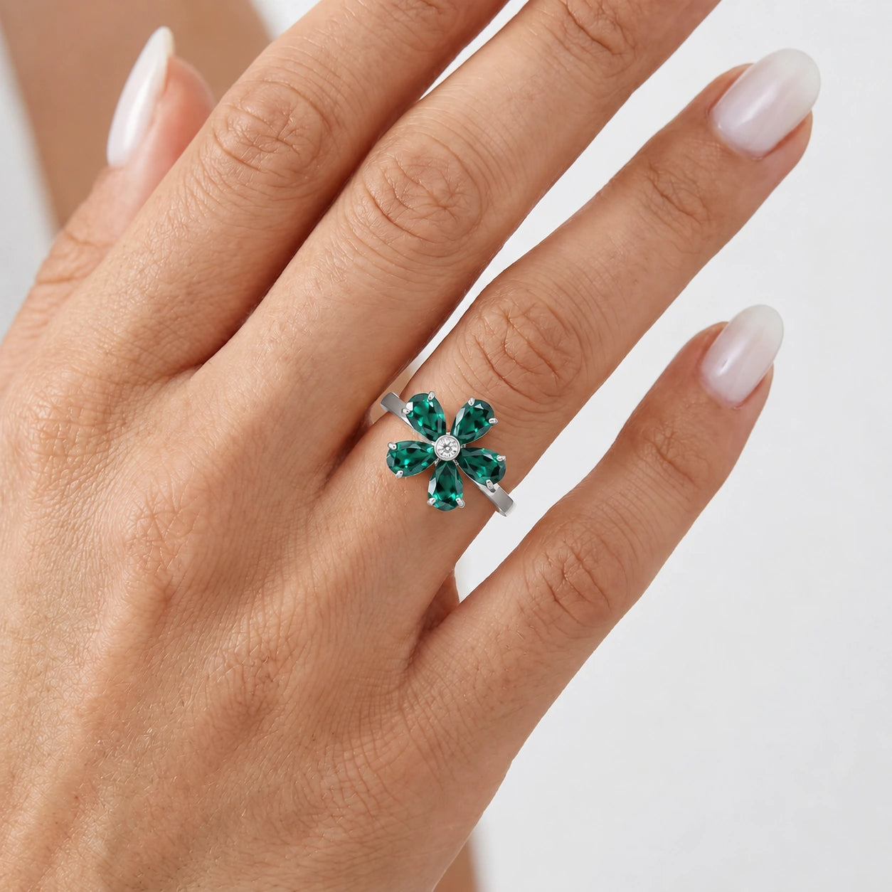 White Gold Ring Emerald 10K — Rosalba