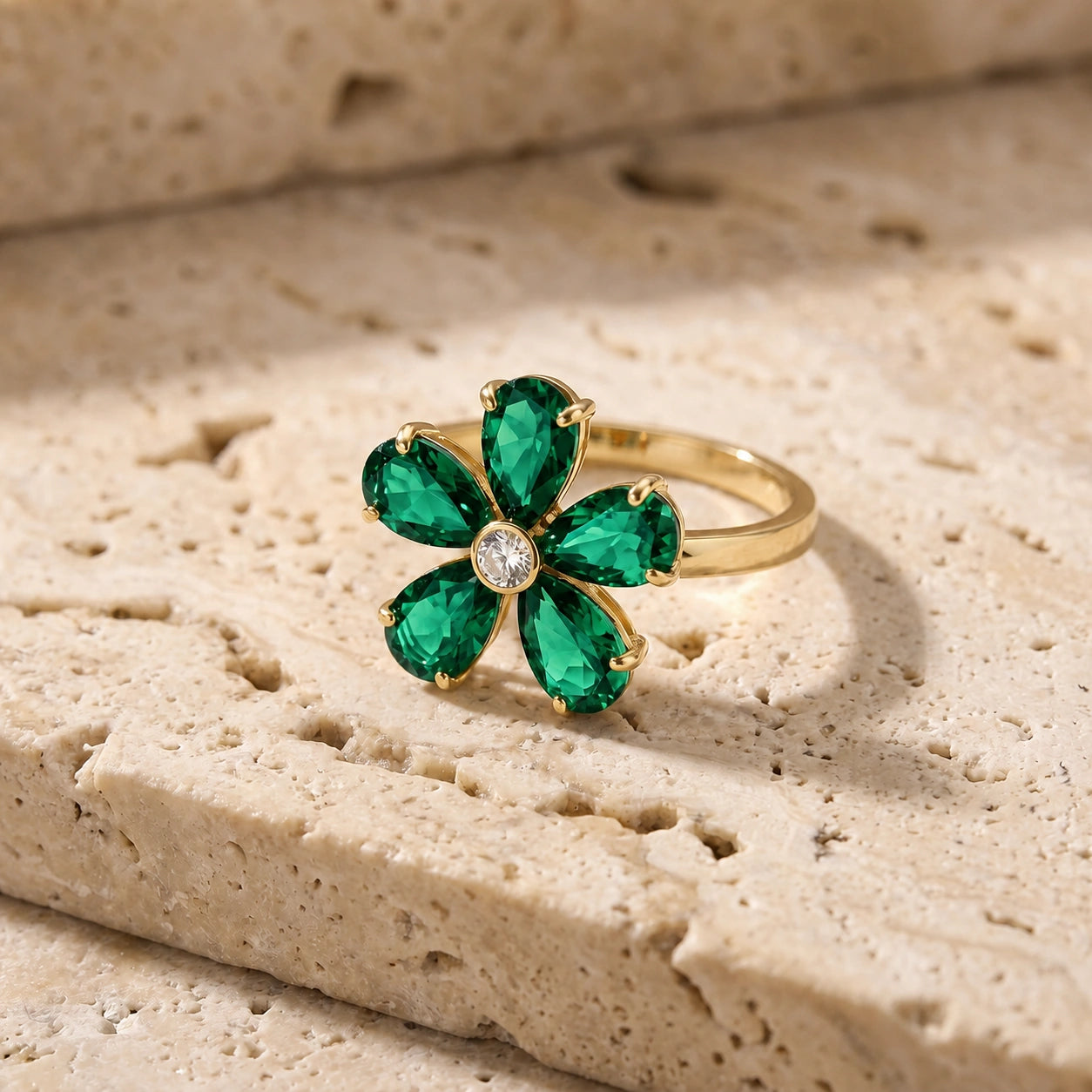 Yellow Gold Ring Emerald 10K — Rosalba