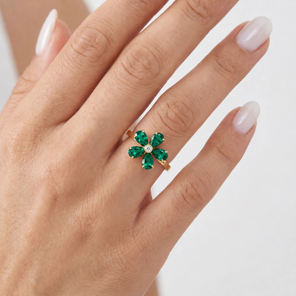 Yellow Gold Ring Emerald 10K — Rosalba
