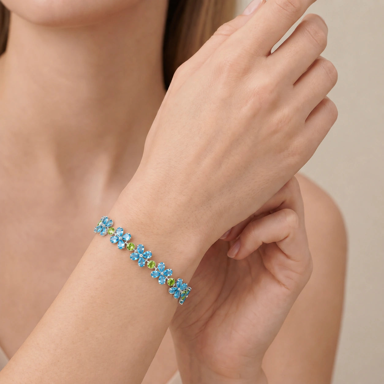 White Gold Peridot & Blue Topaz — Mariagraziana