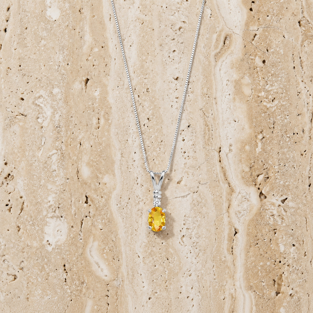 White Gold Heritage Pendant Necklace Garnet 10K — Elsa